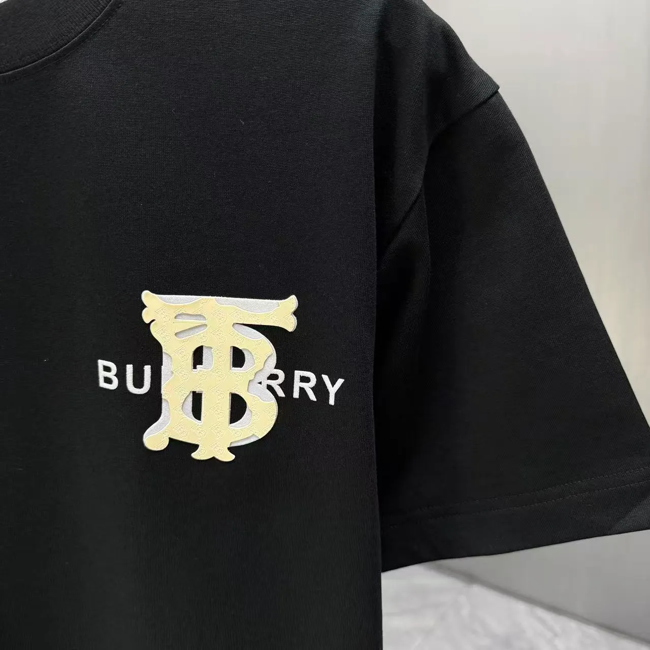 BURBE* * 2026 New Arrival T logo + ：Black White Dark Blue Sizes：S M L XL XXL